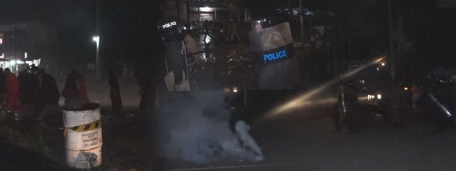 பிக்கு மாணவர்கள் சத்தியாகிரகம்